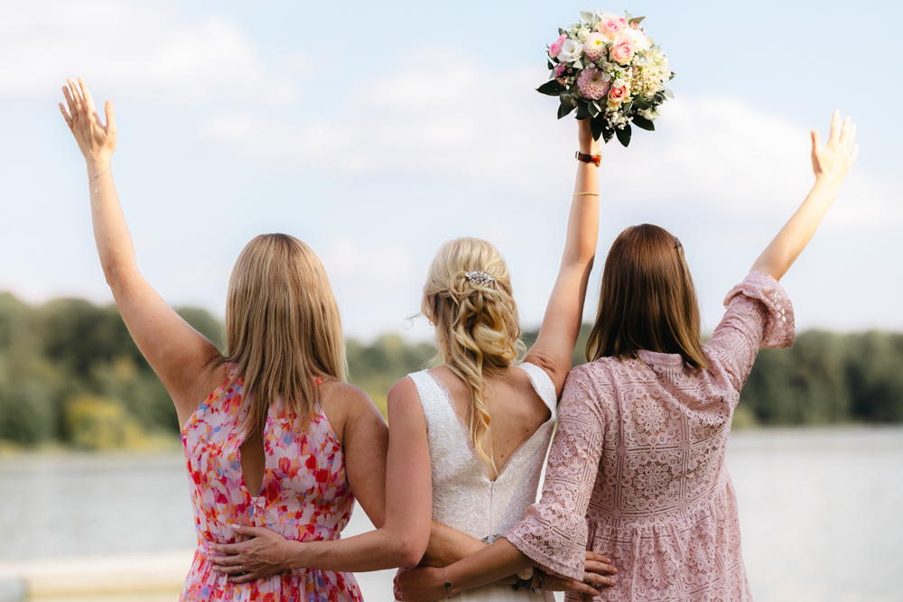 Gruppenbilder: Spalier mit Sonnenblumen